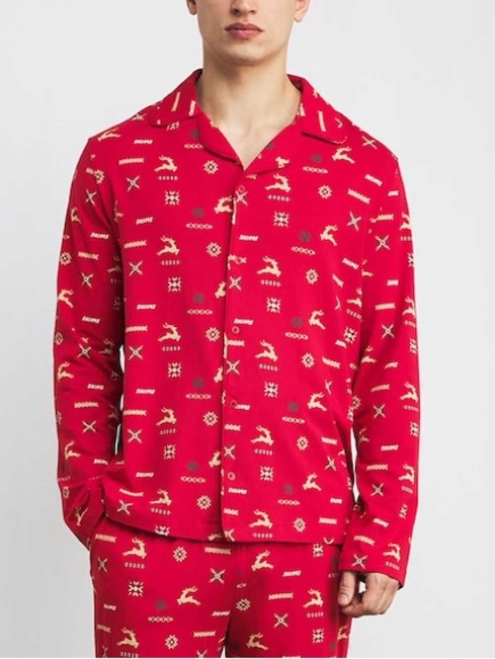MEN’S SKIMS SLEEP SHIRT IN CRANBERRY HOLIDAY DEER PRINT M